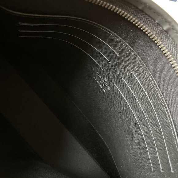 Louis Vuitton Pochette Voyage MM Clutch M61692 - Picture 9 of 12